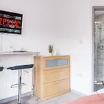 Sienna Longton Studio 1A - Wi-Fi, Alton Towers, Netflix